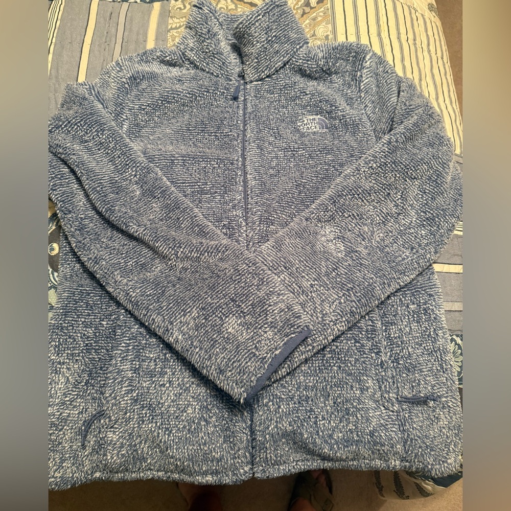 North Face Women’s Fleece jacket. Size L. Blue and white heathered color